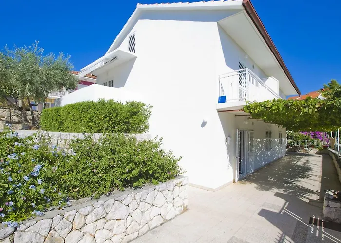 Apartments Oliva