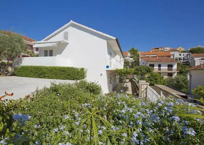 Apartments Oliva